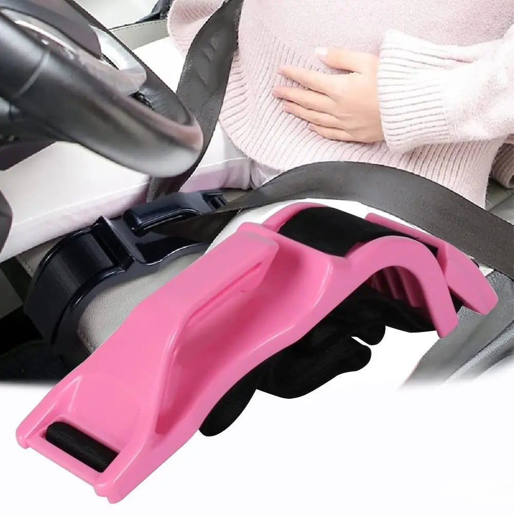 Schwangerschafts-Autogurtversteller mit Sicherheitsgurt für Mutterschaft in pinkfarbenem Kunststoff mit schwarzen, gummierten Griffen für erhöhten Komfort und sicheren Sitz.