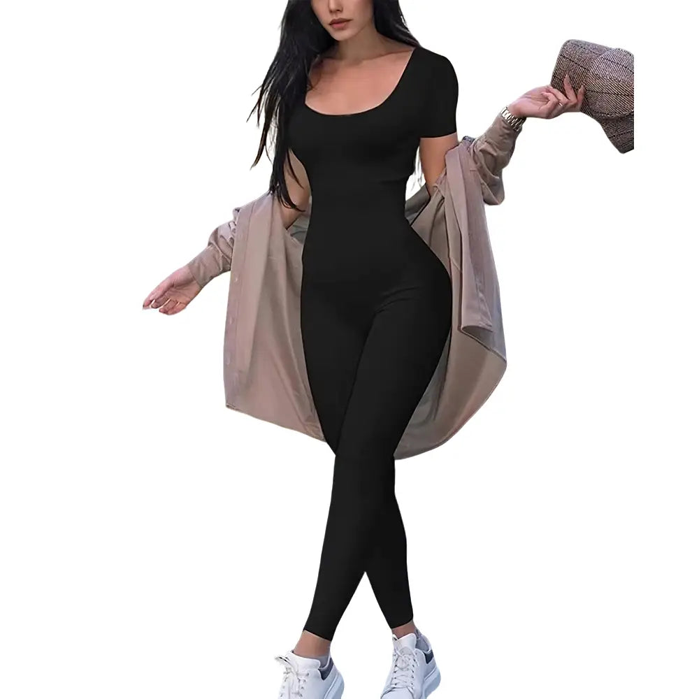 Mono jumpsuit negro tipo bodycon para mujer con mangas cortas, escote cuadrado y aberturas laterales, diseñado para un aspecto elegante y ceñido.