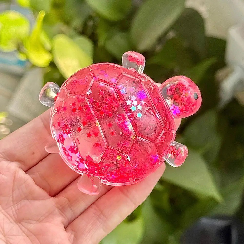 Ein durchscheinender pinkfarbener Schildkröten-Spielzeug-Fidget-Spielzeug-Stressball, gefüllt mit glitzerndem Stern-Konfetti, für weiches Knautschen zur Stresslinderung