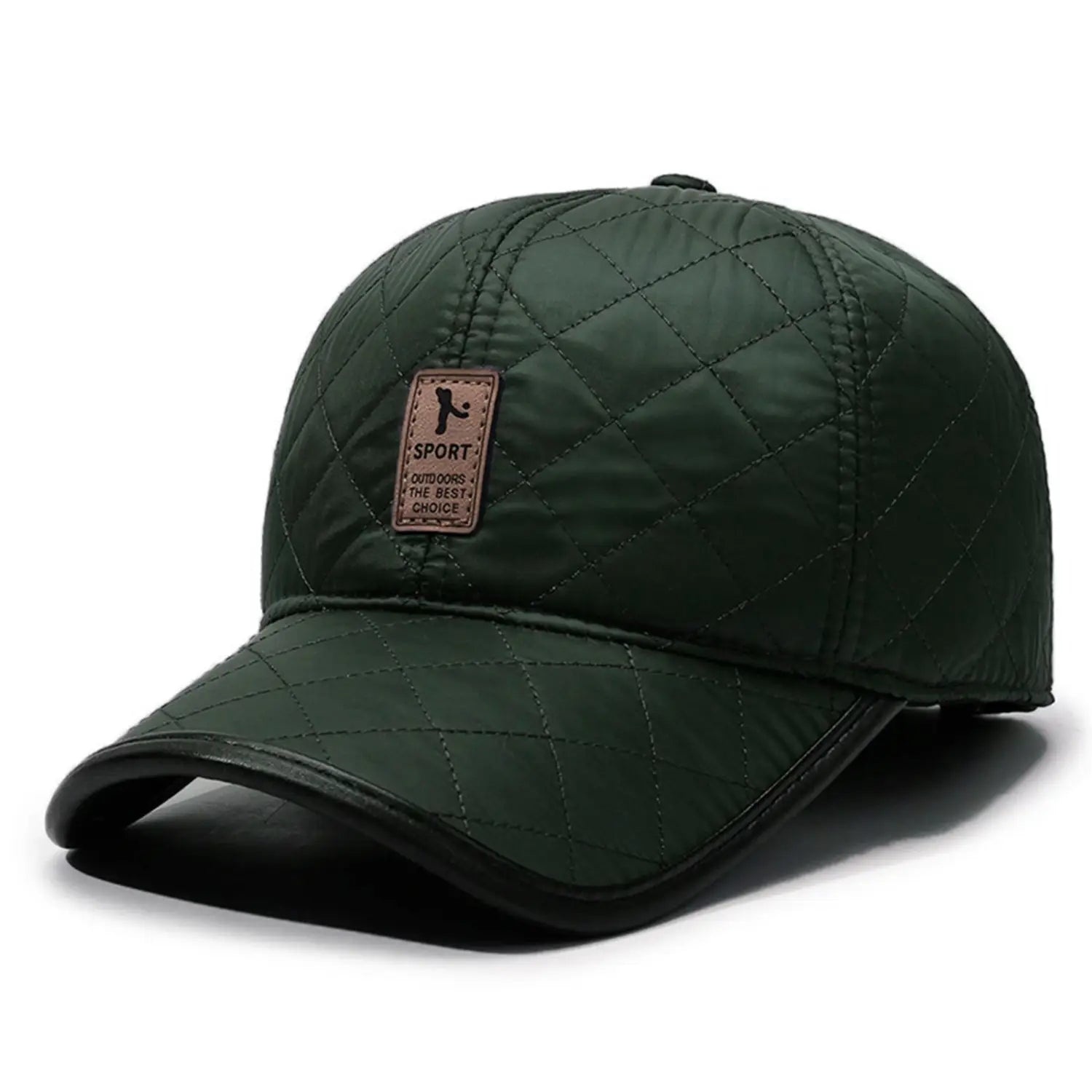 Casquette de baseball matelassée vert foncé avec visière noire et écusson en cuir marron, portant le texte « sport outdoors the best choice » et des rabats d’oreilles chauds, idéale comme bonnet de Noël.