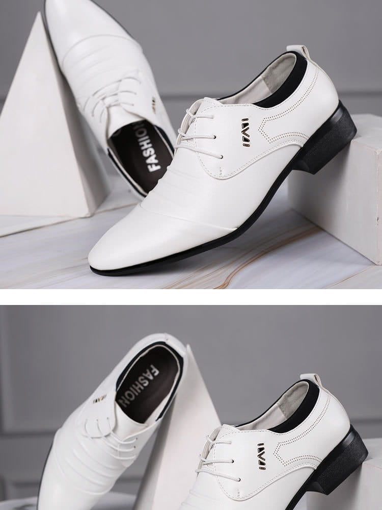 Zapatos de vestir formales de hombre de cuero blanco con cordones, con acentos negros y un diseño de punta fina elegante.