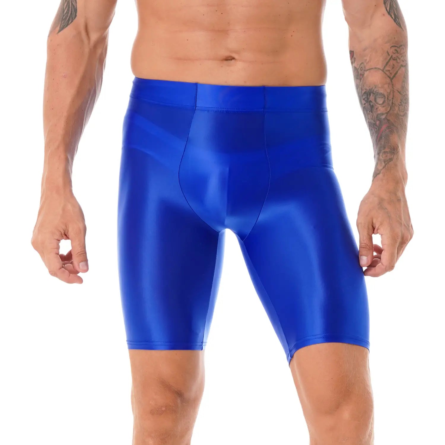 Shorts de bicicleta de tejido azul real de alto brillo, con ajuste ceñido y diseño contorneado, que complementan la camiseta de compresión para hombre de manga larga y acabado brillante.