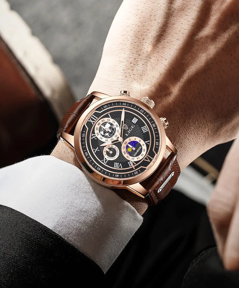 Herren-Lige-Uhr mit Roségold-Chronograph und Lederarmband, mit schwarzem Zifferblatt, römischen Ziffern und braunem Lederarmband.