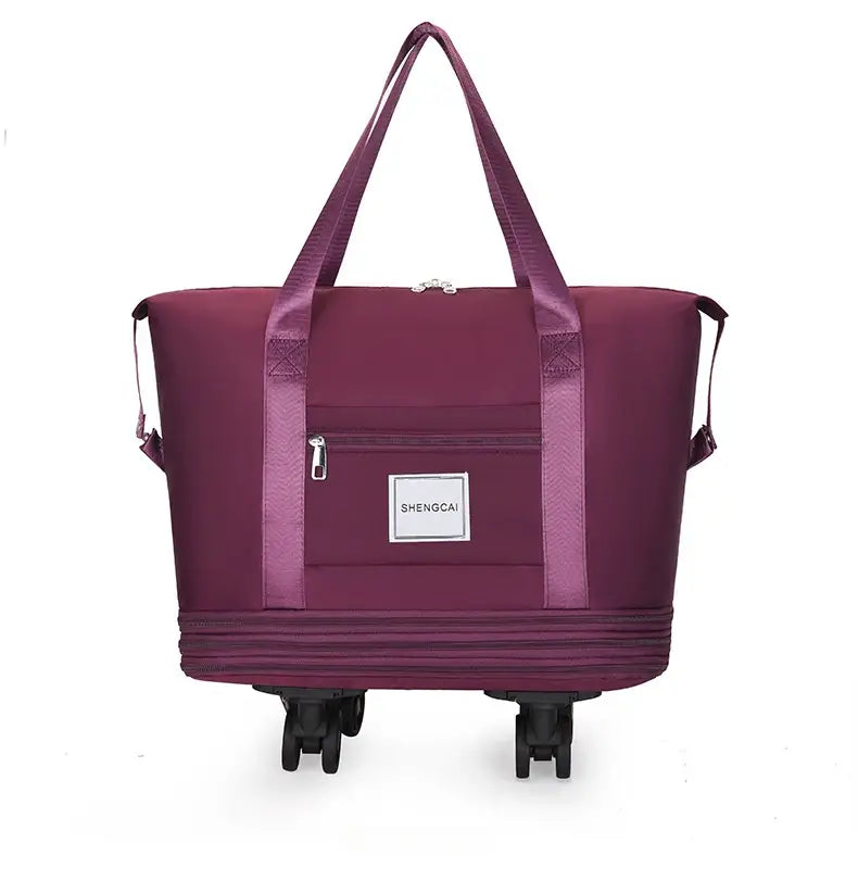 Un sac duffel roulant bordeaux à grande capacité ; comporte des poignées en tissu robustes et une poche avant zippée avec une étiquette de marque shengcai blanche.
