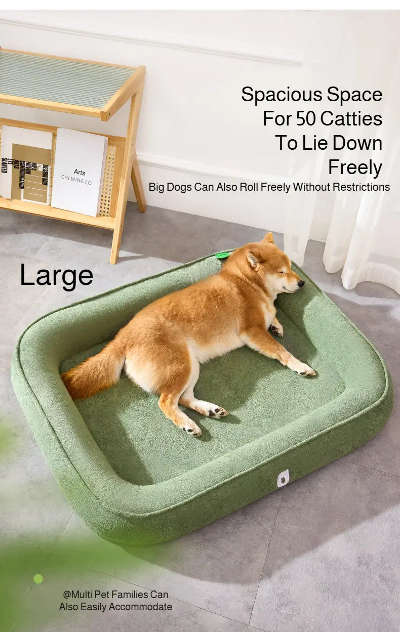 Cama para perros con cojín tubular acolchado verde en color verde salvia, con interior suave y acolchado y bordes elevados, diseñada como un cojín para mascotas lavable