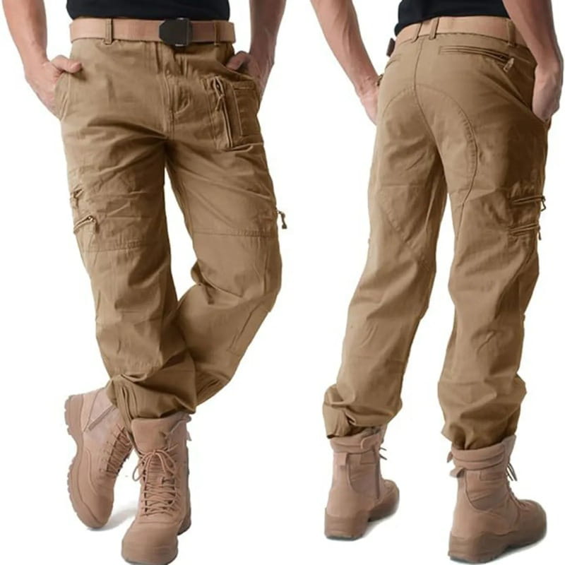 Herren-Tactical-Cargo-Hosen aus Baumwolle mit Camo-Jogger-Optik in Beige mit mehreren Taschen und einem gegürteten Bund.