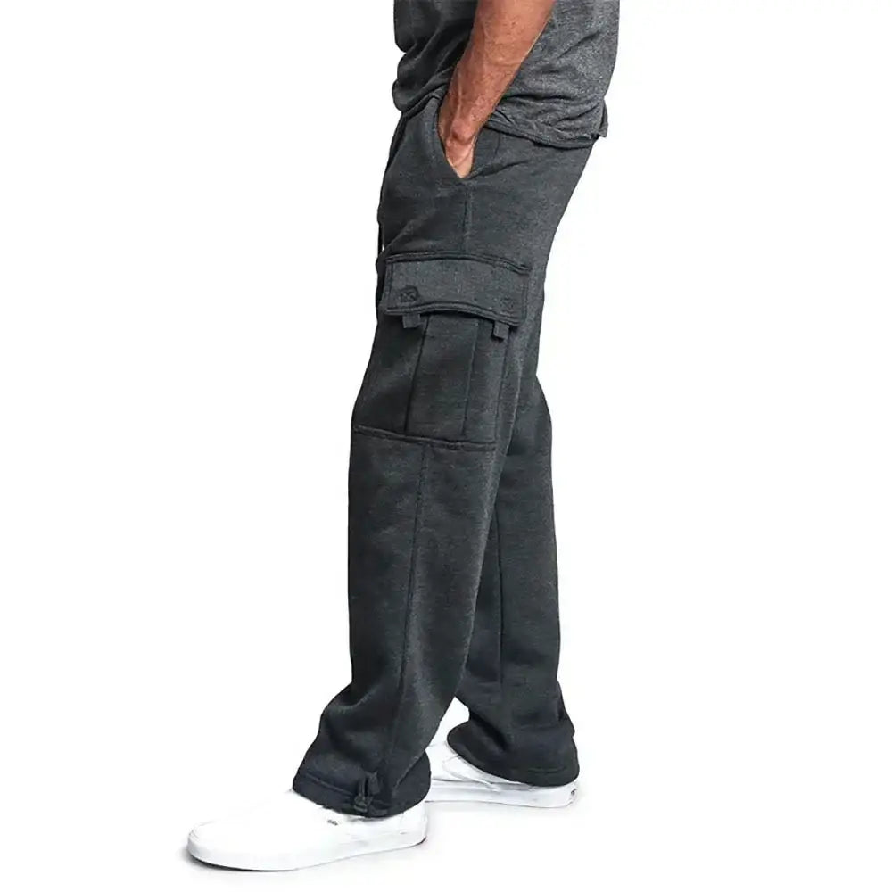 Pantalons cargo pour homme de couleur gris foncé à coupe ample de style jogging, avec plusieurs poches et une coupe décontractée pour une tenue décontractée.