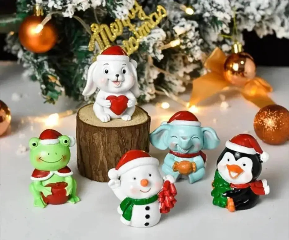 Figura decorativa de conejo de resina cerámica blanca con sombrero rojo de Santa y sosteniendo un corazón rojo para decoración de escritorio en temporada navideña.