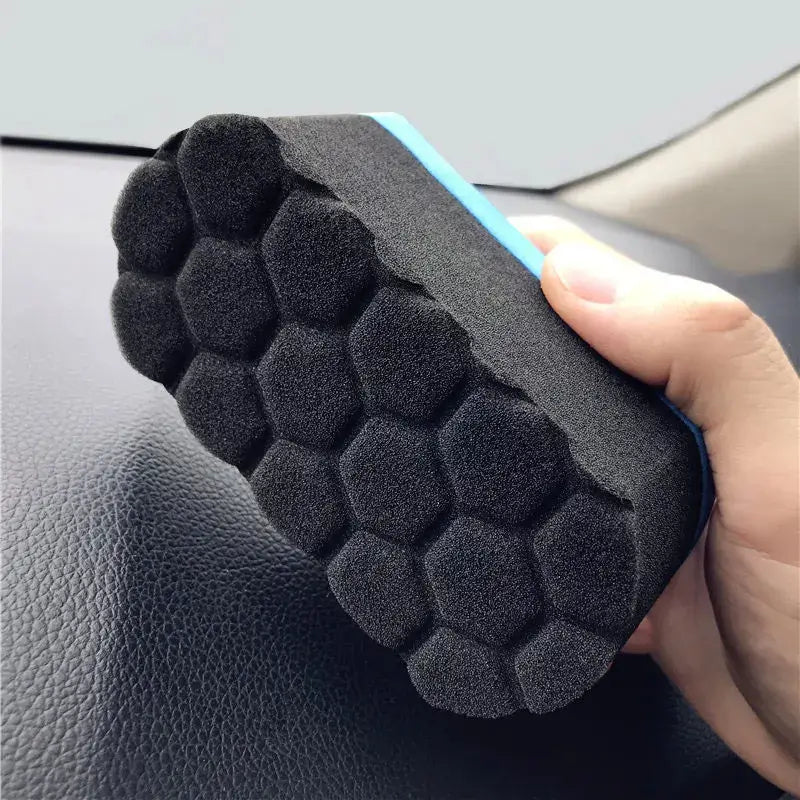 Esponja negra de espuma en forma hexagonal para lavado de autos, con almohadilla de acabado doble cara azul en el borde, para la limpieza y el pulido del vehículo.