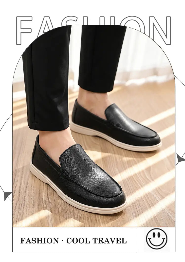 Mocassins décontractés à enfiler en cuir noir pour hommes, avec semelles en caoutchouc blanc, conçus pour un usage décontracté.