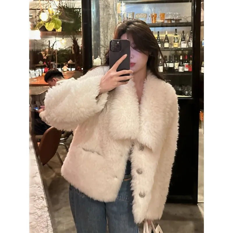 Women's Winter Lamb Wool Coat - Gentle, Lazy Short Style Thickened Fur Coat for Women
