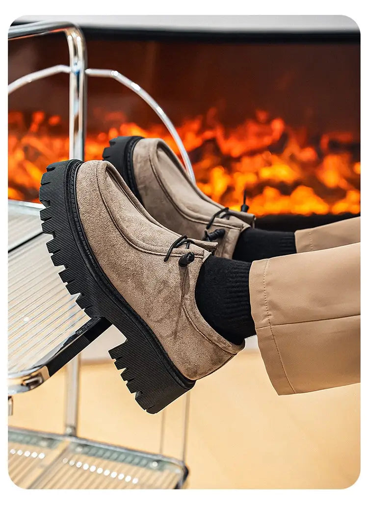 baskets décontractées à plateforme en suède à semelle épaisse pour hommes en camel, au design à laçage, avec des semelles en caoutchouc noir épaisses