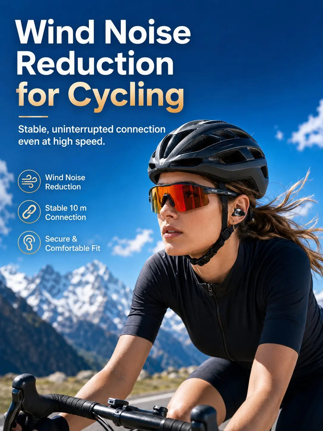 casque de cyclisme noir au design aérodynamique, avec des ouvertures de ventilation, présenté aux côtés d’écouteurs Bluetooth à clip sur l’oreille ouverte avec contrôle tactile et étui de charge