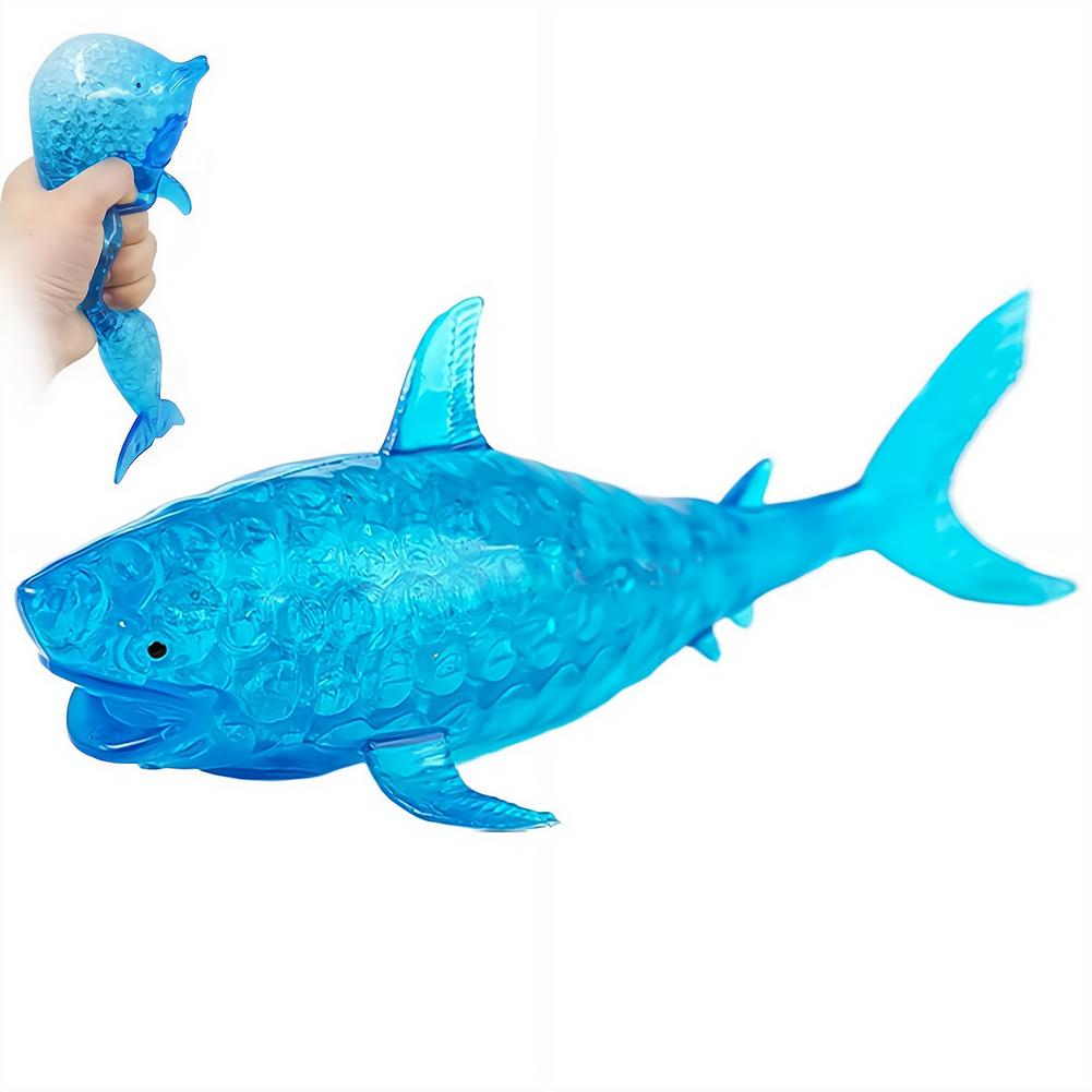 jouet de soulagement du stress en forme de dauphin requin en plastique bleu transparent, doté d’une surface texturée semblable à des bulles et d’un petit œil noir, conçu pour l’attention sensorielle et le soulagement du stress.