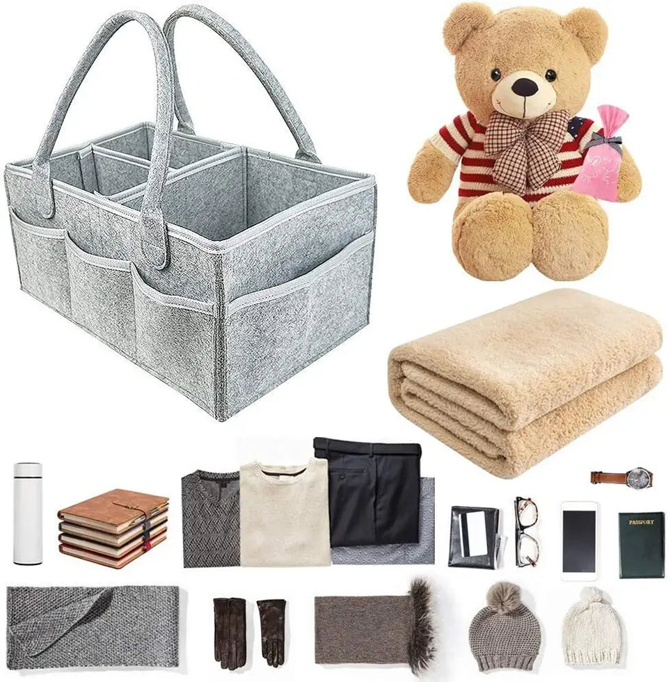 Grand sac organisateur en feutre gris pour couches, avec deux anses et plusieurs compartiments, pour un rangement efficace.