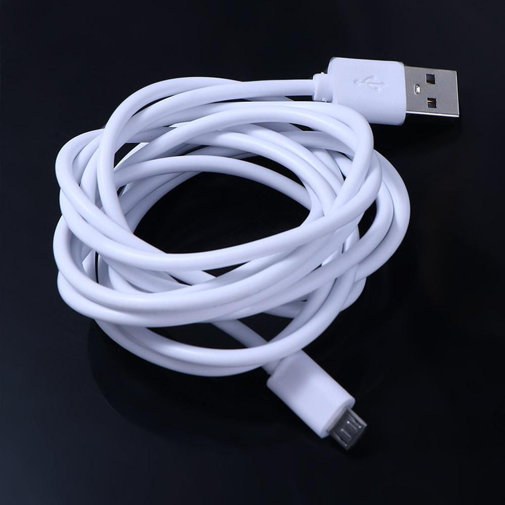 Cable blanco micro USB de carga rápida con conector micro-USB en un extremo y conector USB-A estándar en el otro, para una carga eficiente del dispositivo