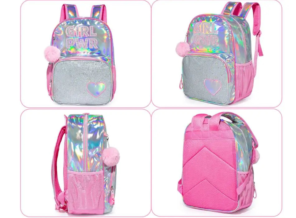 Schulrucksack-Set für Mädchen holografisch in Pink mit einer glitzernden Silber-Vorderseite, einem herzförmigen Reißverschluss-Anhänger und flauschigen pinkfarbenen Pompon-Anhängern.