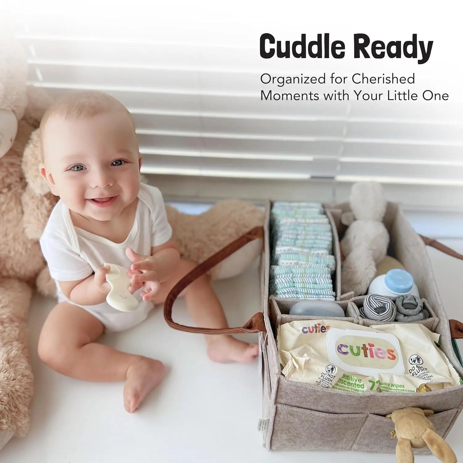 Beige Filz-Wickelunterlagen-Organizer-Tasche für Babys mit braunen Ledergriffen und mehreren Fächern zur Aufnahme von Baby-Erstausstattung
