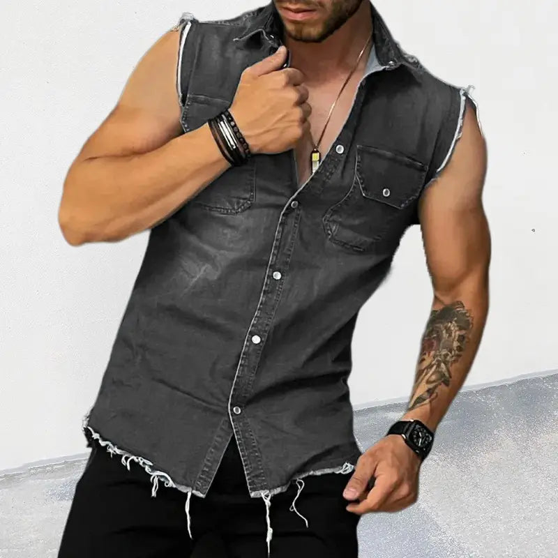 Herren-Jeans-Trägershirt ohne Ärmel im Streetwear-Stil aus schwarzem Denim mit ausgefransten Kanten und Knopfleiste vorne