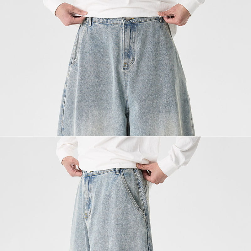 Des jeans japonais rétro à jambes larges pour hommes en grandes tailles en denim bleu clair, avec une coupe taille haute décontractée et des poches classiques à l’avant.