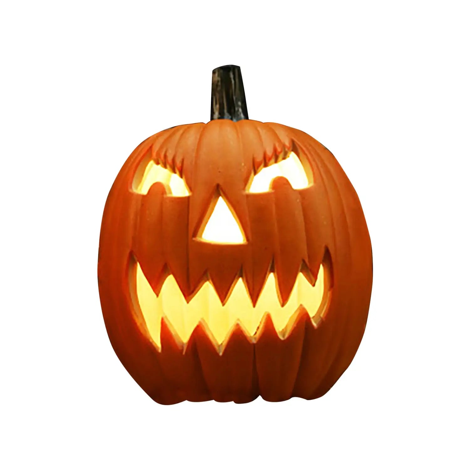 Décoration Halloween en jack-o’-lanterne orange illuminée avec yeux triangulaires sculptés et dents irrégulières, conçue pour un usage de décoration du foyer intérieur et extérieur.