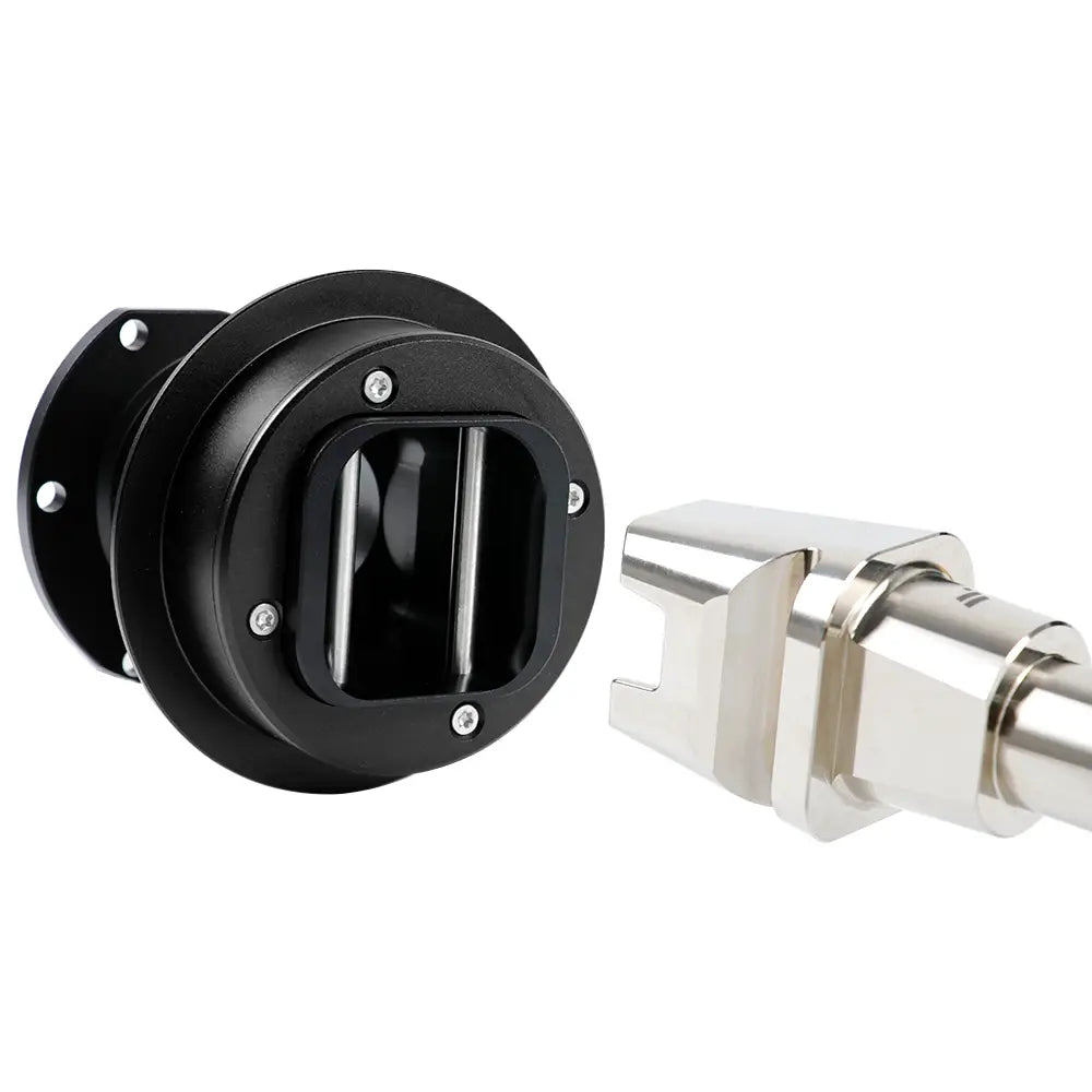 Soporte de montaje circular negro con tornillos plateados y conector cilíndrico metálico en el lado posterior del adaptador de cubo de volante de liberación rápida Fanatec qr2, diseñado para volantes de simulación de carreras.