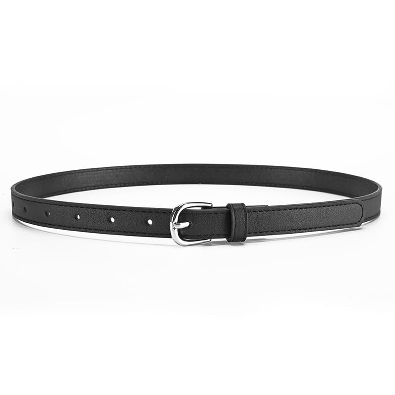 Ensemble de ceinture fine en cuir noir pour femmes avec boucle à tons argentés, conçu pour un usage polyvalent.