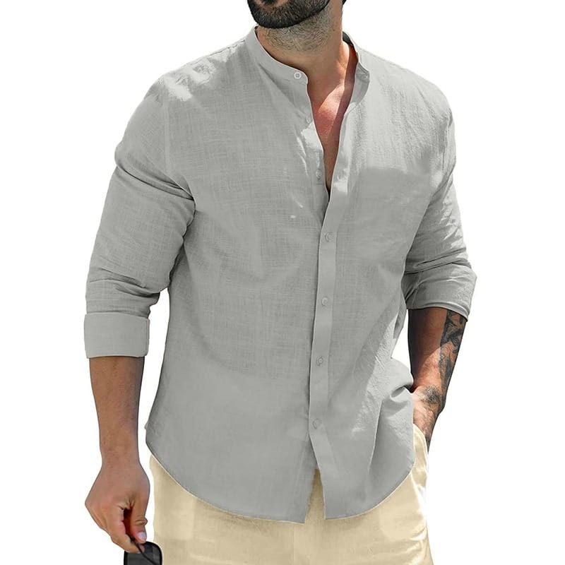 Chemise décontractée en lin pour homme à col mandarin gris clair, à manches longues, avec fermeture boutonnée sur le devant et poignets retroussés.