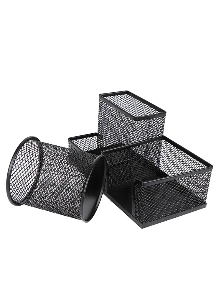 Schwarzer Metall-Mesh-Schreibtischorganizer aus Metall als Halter für Stifte und Akten, mit rechteckigen und zylindrischen Fächern für eine effiziente Büroorganisation