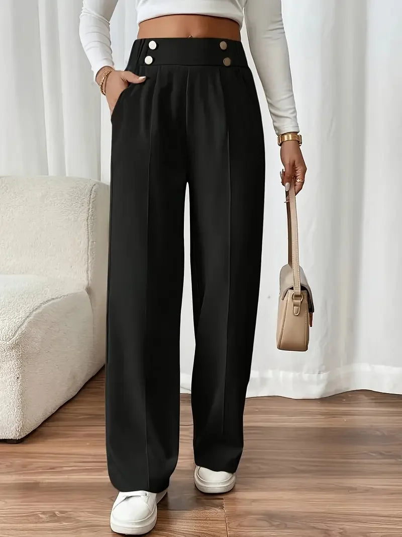 pantalones negros de cintura alta de pierna ancha con un corte entallado elegante y dos botones plateados en la cintura.