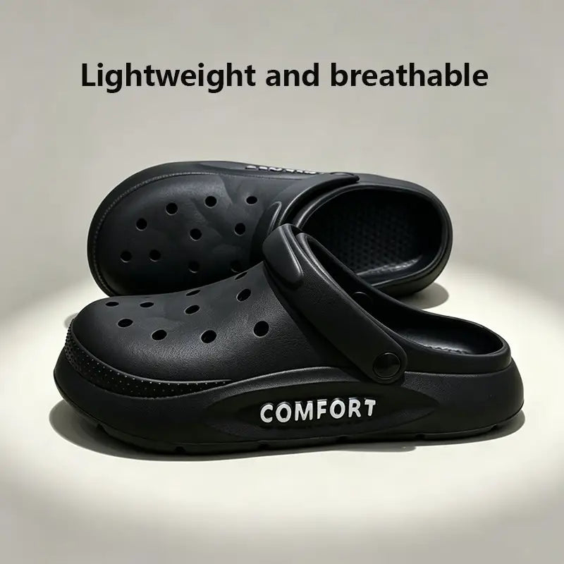 Schwarze Gummi-Unisex-Dicke-Plattform-EVA-Clog-Sandalen mit perforiertem Obermaterial und Komfort-Schriftzug auf der Seite.