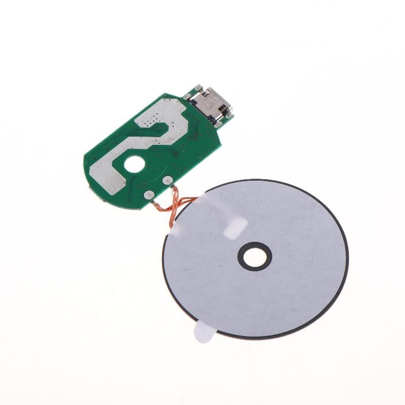 Module de chargeur sans fil à carte de circuit imprimé verte avec connecteur USB Type C et bobine circulaire argentée de charge sans fil pour une carte PCBA d’alimentation rapide 15 W.