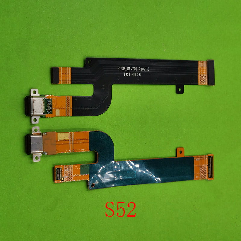 「S52」と表示された USB-C コネクタ付きの黒色およびオレンジ色のフレキシブル USB 充電ポート基板。カタピラー CAT S41 および CAT S41 S42 対応機器用。