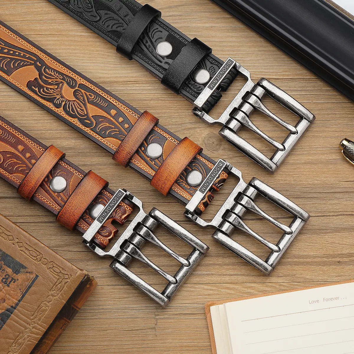 Ceintures western vintage pour homme en cuir véritable, en brun riche et noir foncé, avec un gaufrage floral complexe et des boucles à la finition argentée, gravées « wildcross ».