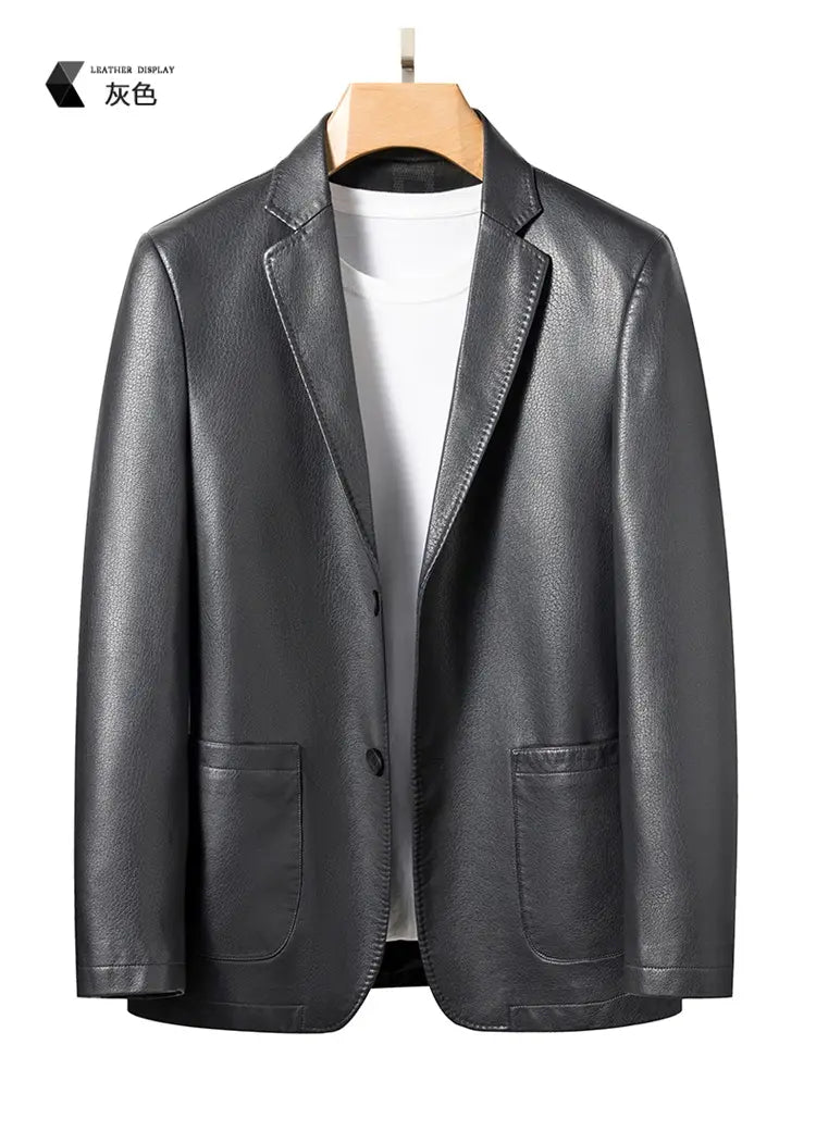Blazer en cuir gris au design moderne épuré et deux poches avant : veste d’hiver en simili cuir pour homme, coupe ajustée.