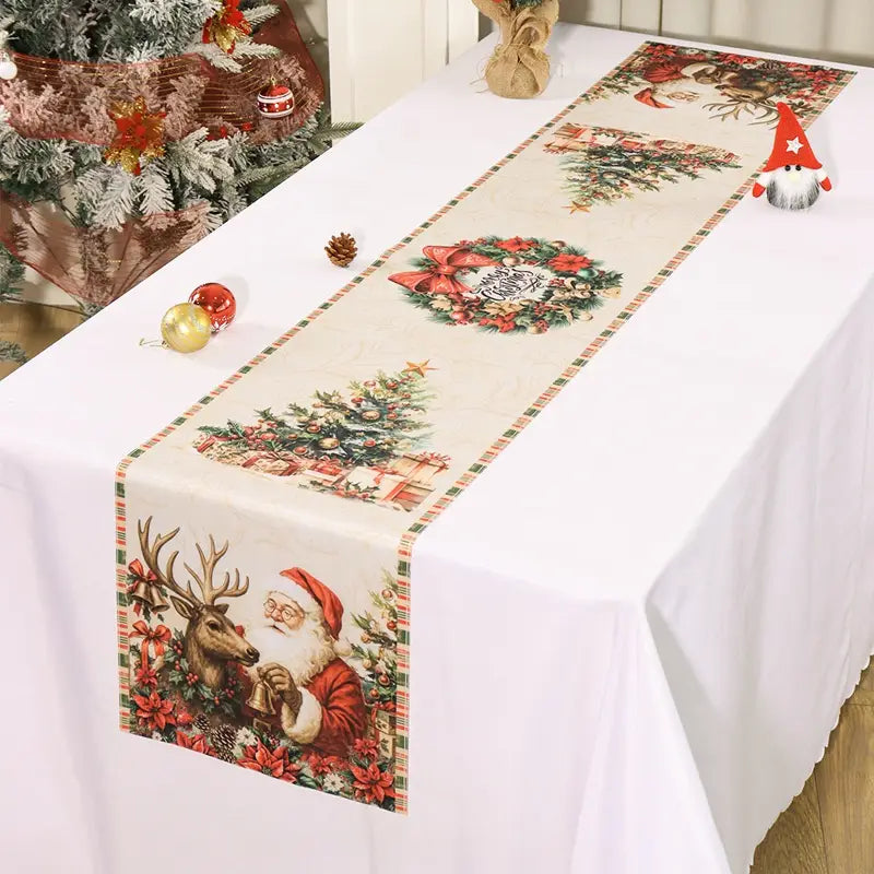 Vintage-Weihnachtsmann-Tischläufer im rustikalen Landhausstil mit festlichen Illustrationen des Weihnachtsmanns mit einem Rentier, dekorierten Kränzen und Weihnachtsbäumen auf hellcremefarbenem Stoffhintergrund.