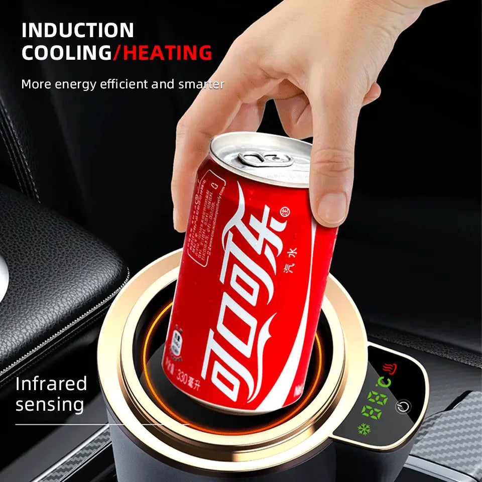Eine Hand, die eine rote Coca-Cola-Dose über einem schwarzen Kühlbecherhalter hält, tragbare Induktions-Heiz- und -Kühlvorrichtung für das Auto zur Erwärmung von Getränken.