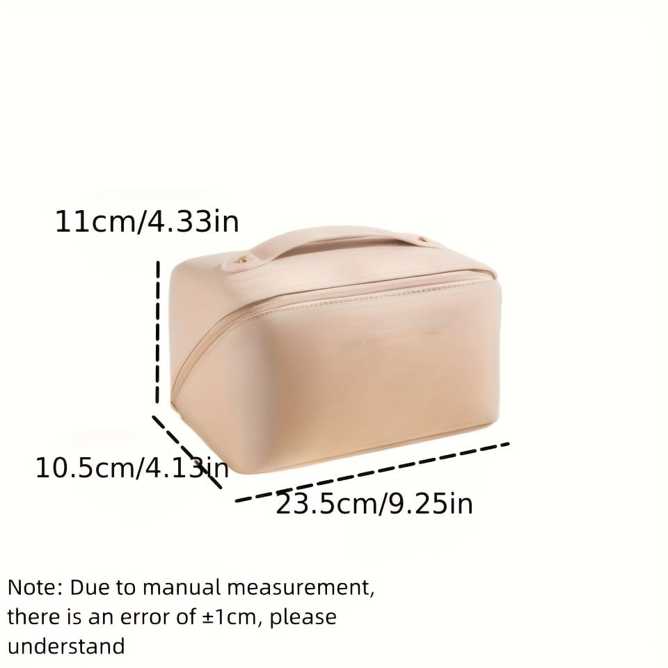 Beige Make-up-Reise-Tasche aus Satin-Optik-Stoff mit Tragegriff oben und Reißverschluss zur Organisation von Toilettenartikeln.