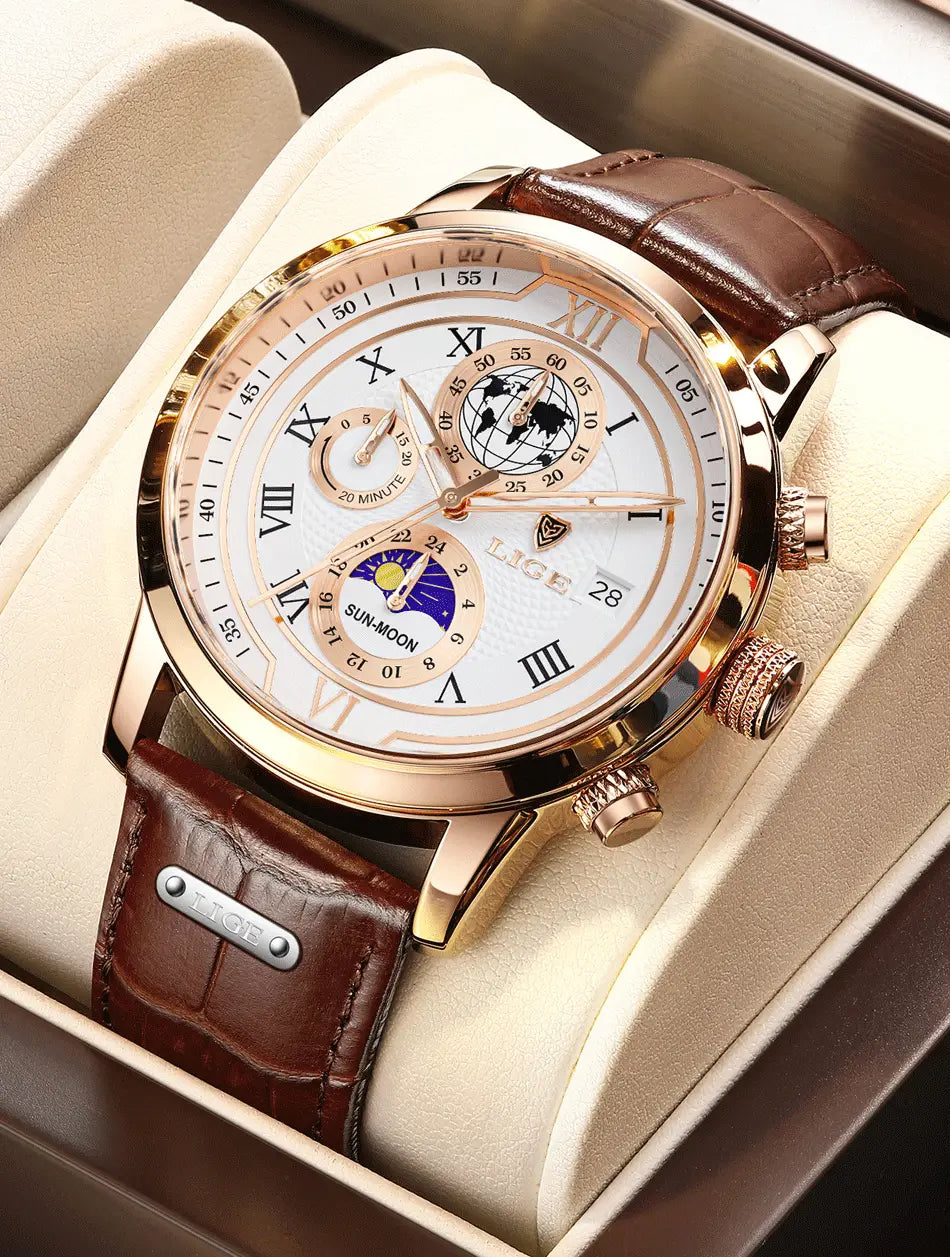 Eine Herren-Lige-Roségold-Chronograph-Lederuhr mit weißem Zifferblatt mit römischen Ziffern, Mondphasen- und Weltzeitanzeige, kombiniert mit einem tiefbraunen Alligatorlederarmband.