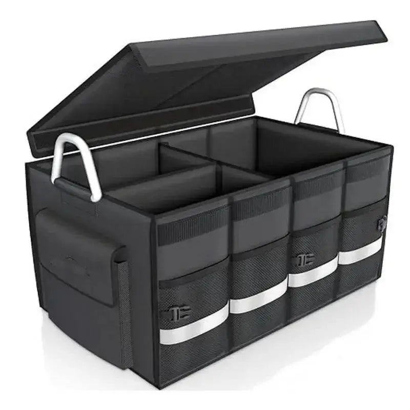 Organisateur de coffre de voiture pliable en tissu noir, avec couvercle, doté de poignées blanches et de bandes réfléchissantes.