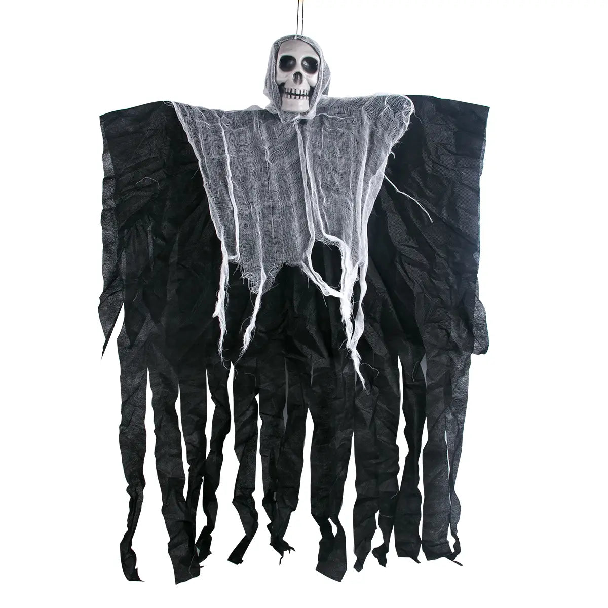 Décoration d’Halloween suspendue en forme de fantôme avec crâne noir, représentant une figure squelettique dont la tête est un crâne, drapée dans un tissu noir déchiré et une maille blanche.
