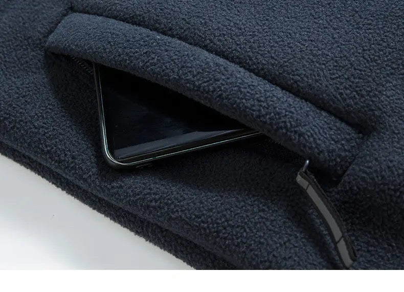 Chaqueta de invierno de forro polar para hombre, ropa de abrigo y exterior cálida, en forro polar azul oscuro con un bolsillo con cremallera para guardar un teléfono inteligente.