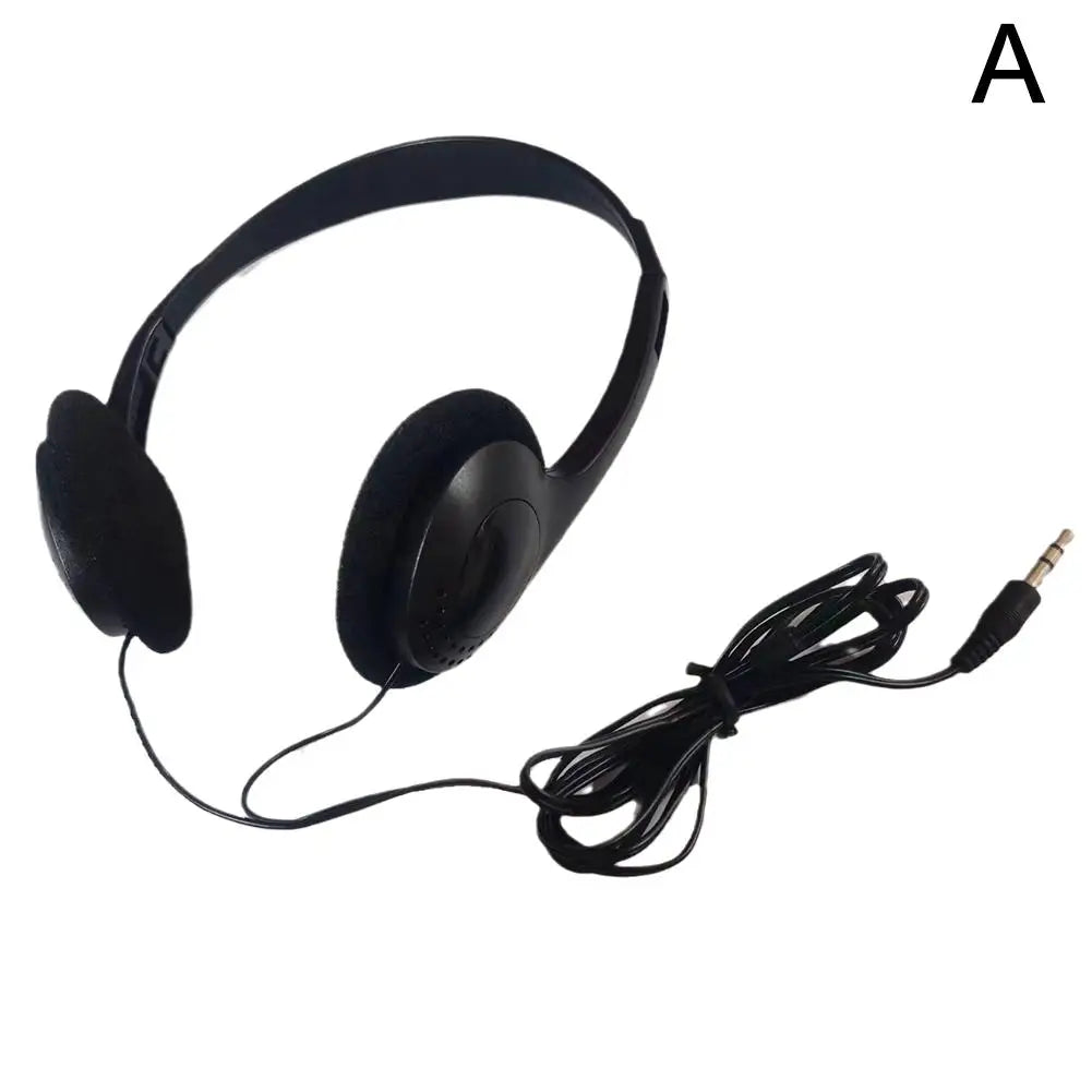 Casque d’écoute supra-auriculaire rétro filaire noir avec câble audio spiralé et connecteur de prise 3,5 mm.