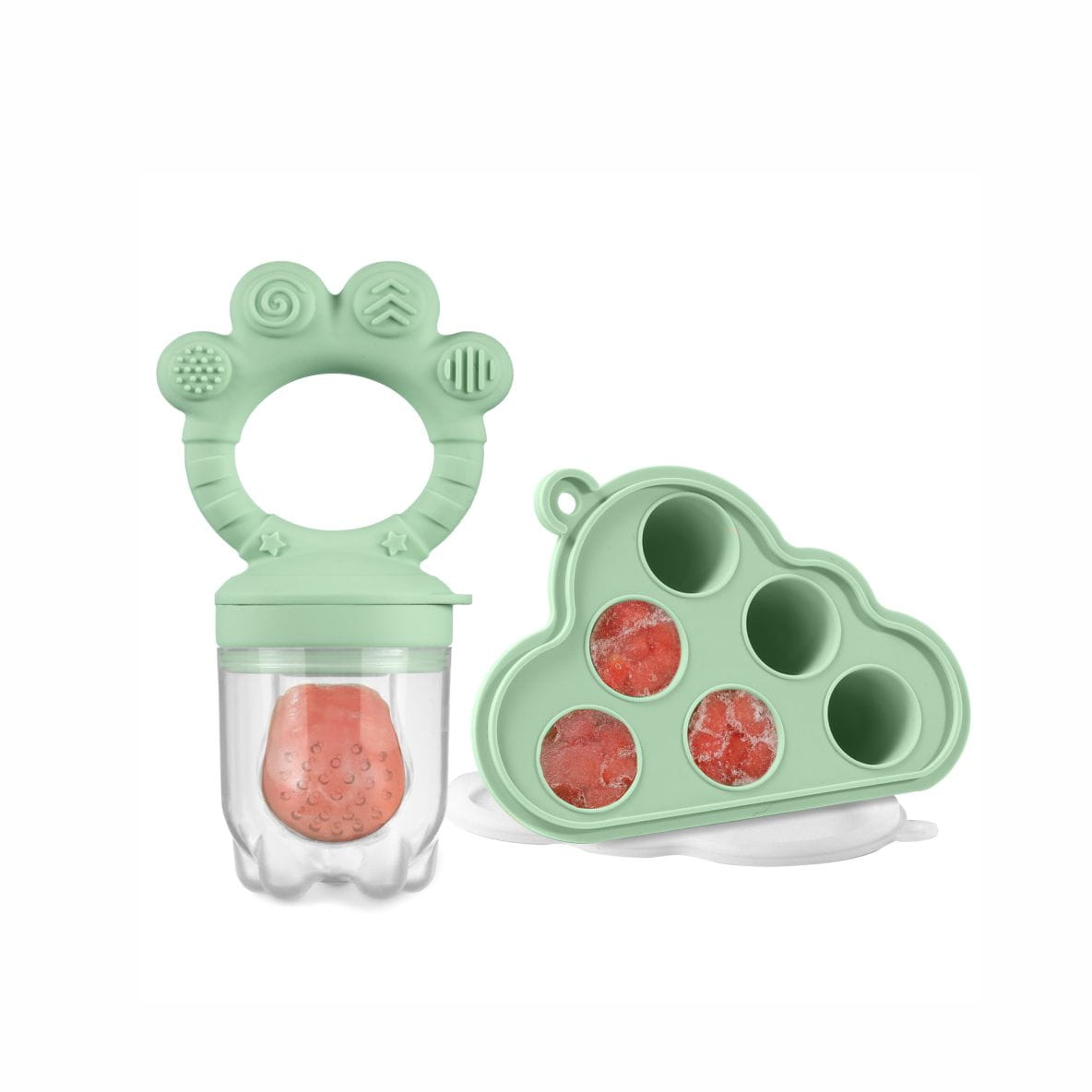 Ein mintgrüner Silikon-Beißring für Babys mit einem klaren Plastikbehälter, der eine rötlich wirkende Frucht enthält, sowie einer wolkenförmigen Silikon-Eiswürfelschale für die Baby-Obstfütterung und das Einfrieren.