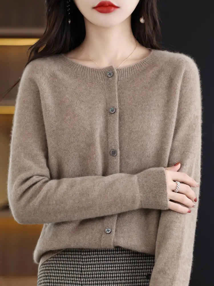 Beige merino wool cardigan for women with a round neckline and button closure made of cashmere knit sweater.