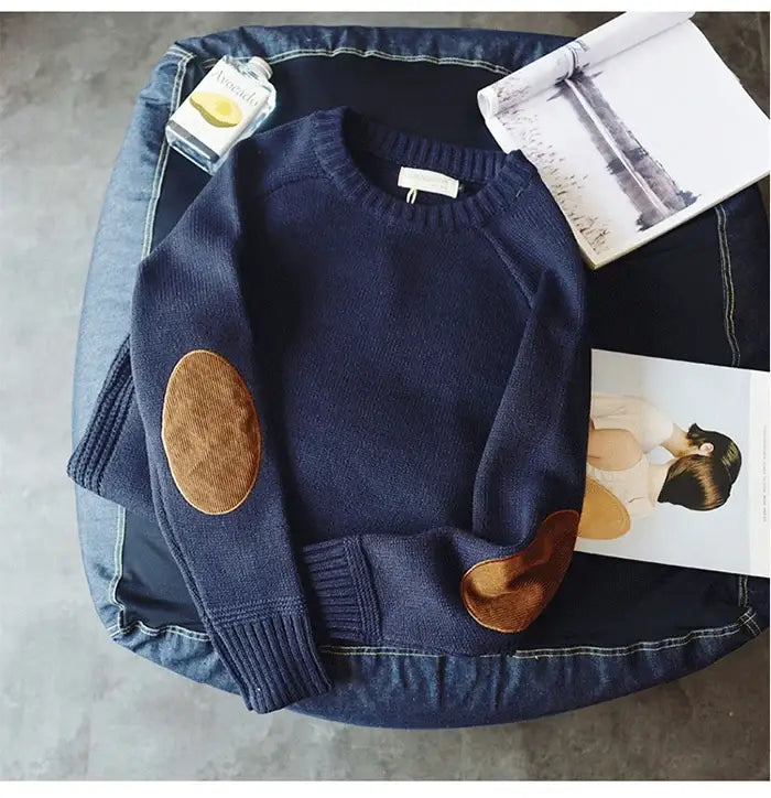Pull en laine pour homme surdimensionné en maille décontractée, en tricot bleu marine, avec des patchs au niveau du coude marron.