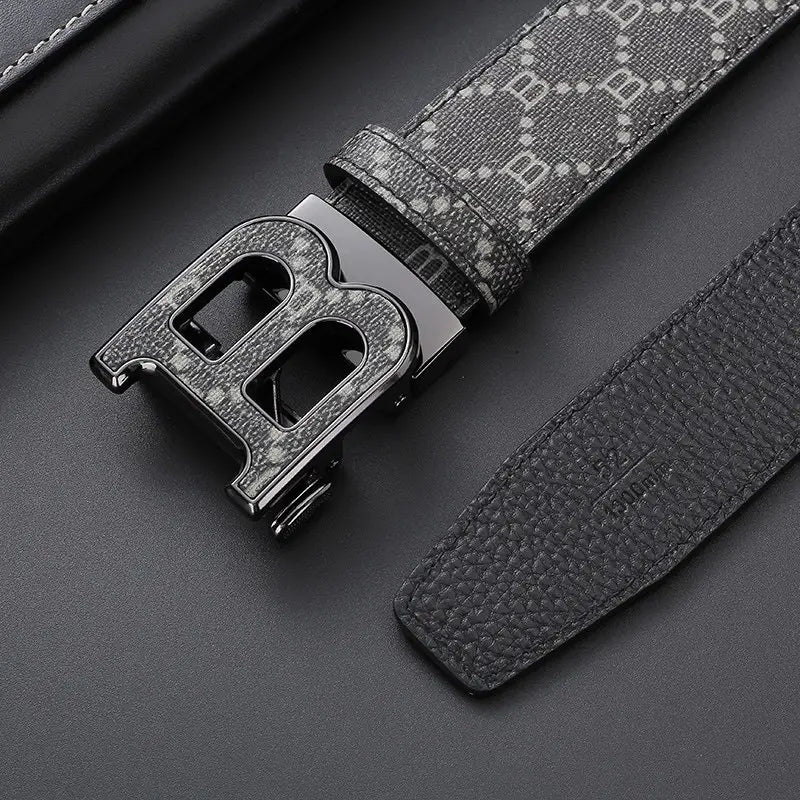 Ceinture en cuir noire pour homme de marque, automatique, avec surface texturée et boucle à finition argentée, comprenant un logo b en relief pour un port décontracté de luxe.