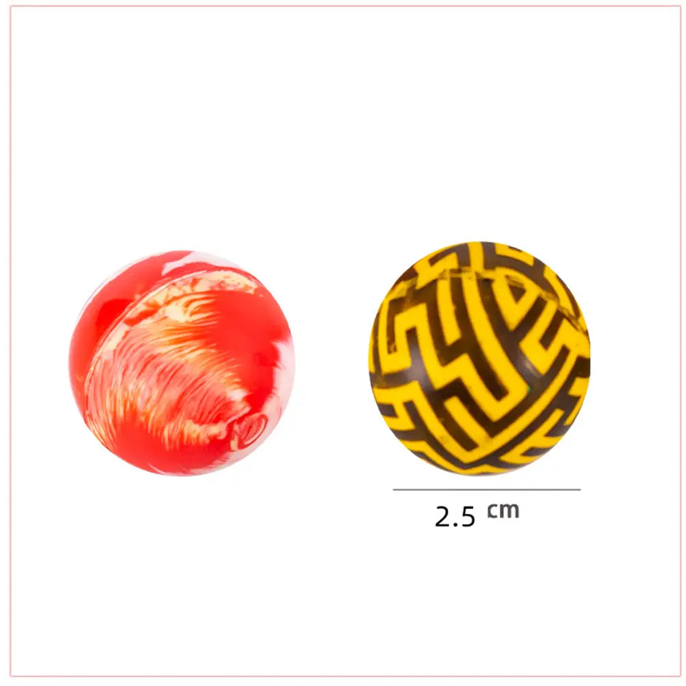 Dos bolas antiestrés esféricas del surtido de recuerdos de fiestas de bolas a granel elásticas, con un acabado brillante rojo y blanco con vetas tipo mármol y un atrevido patrón de laberinto amarillo y negro.