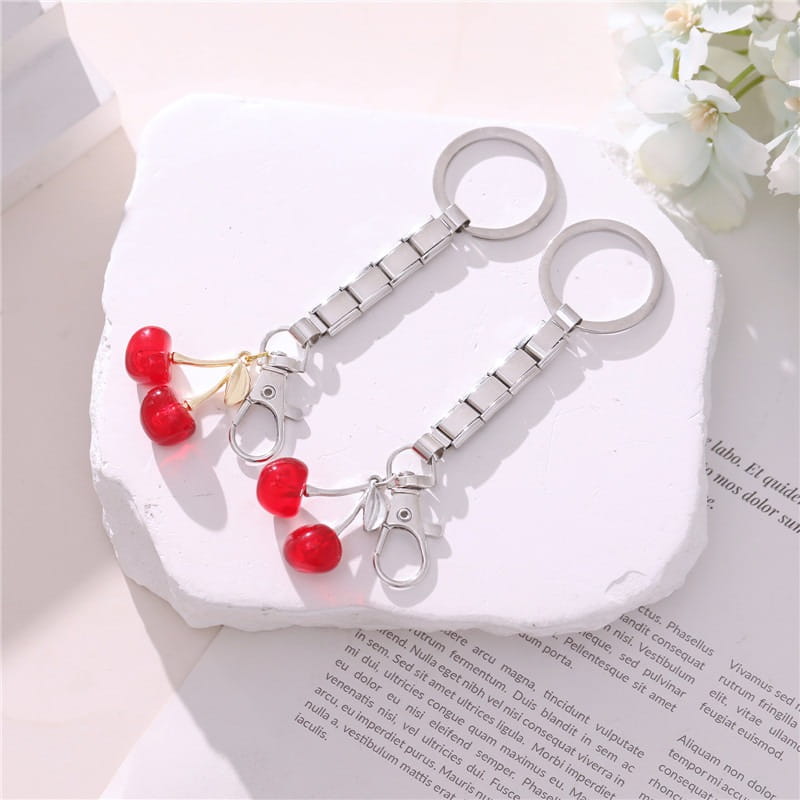 Llavero de cadena con acabado plateado con dijes de cereza roja y broches con tono dorado, en un diseño de llavero con dije de eslabones italianos personalizado, color plata, para bricolaje