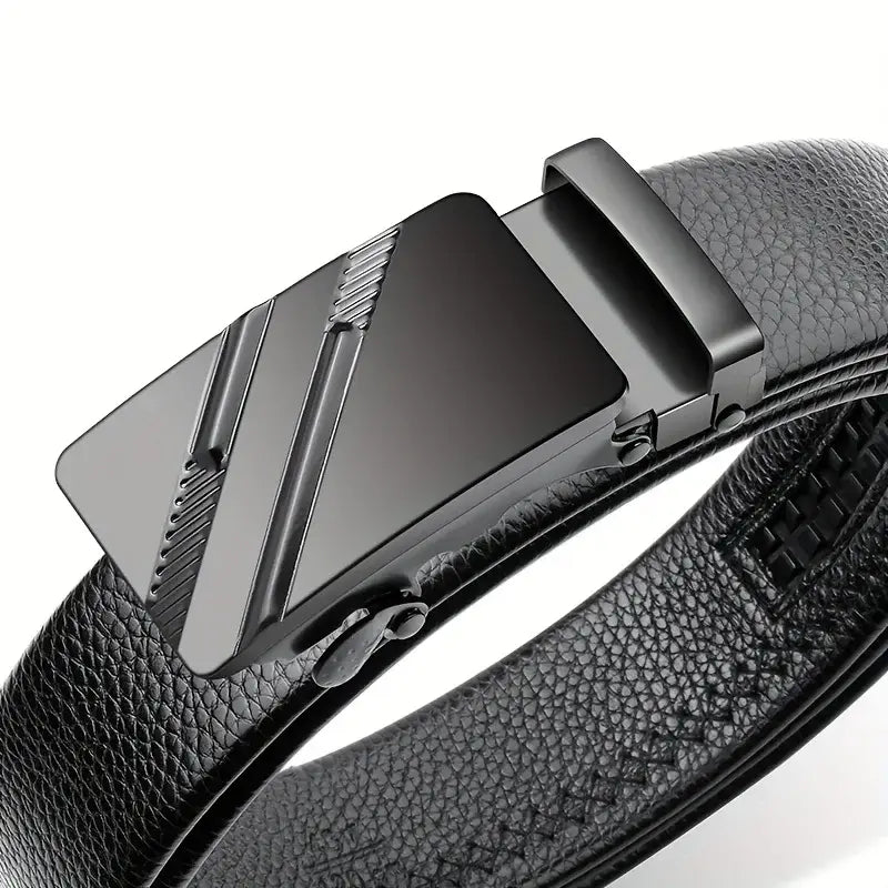 Ceinture en cuir pour homme à boucle automatique, noire, avec boucle métallique angulaire à finition mate élégante, présentant un léger relief.